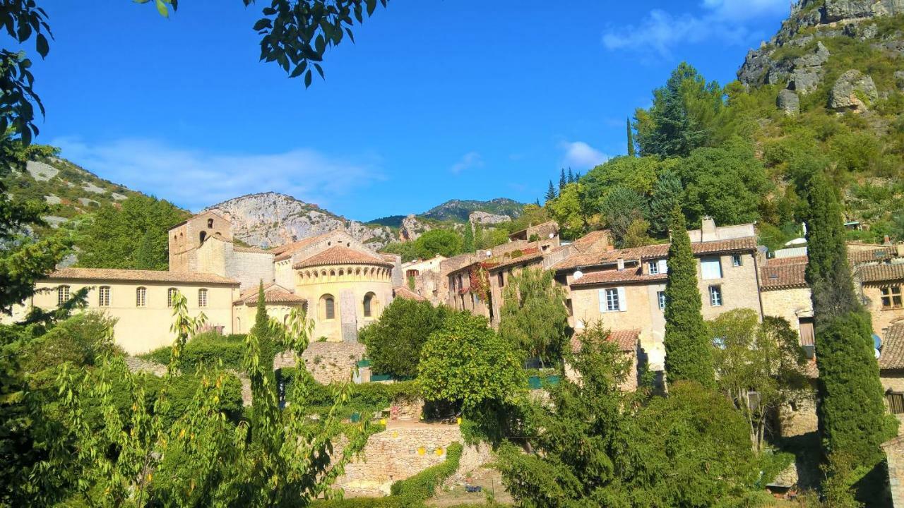 Les Studios De St Guilhem Saint-Guilhem-le-Desert Exteriör bild